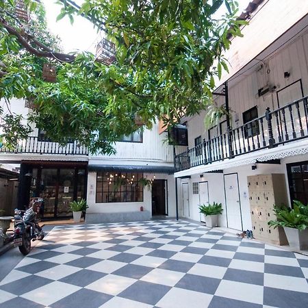 The Hidden House Hostel Bangkok Buitenkant foto