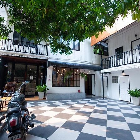 The Hidden House Hostel Bangkok Buitenkant foto