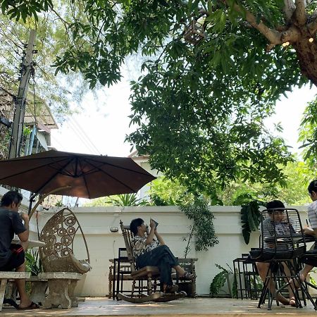 The Hidden House Hostel Bangkok Buitenkant foto