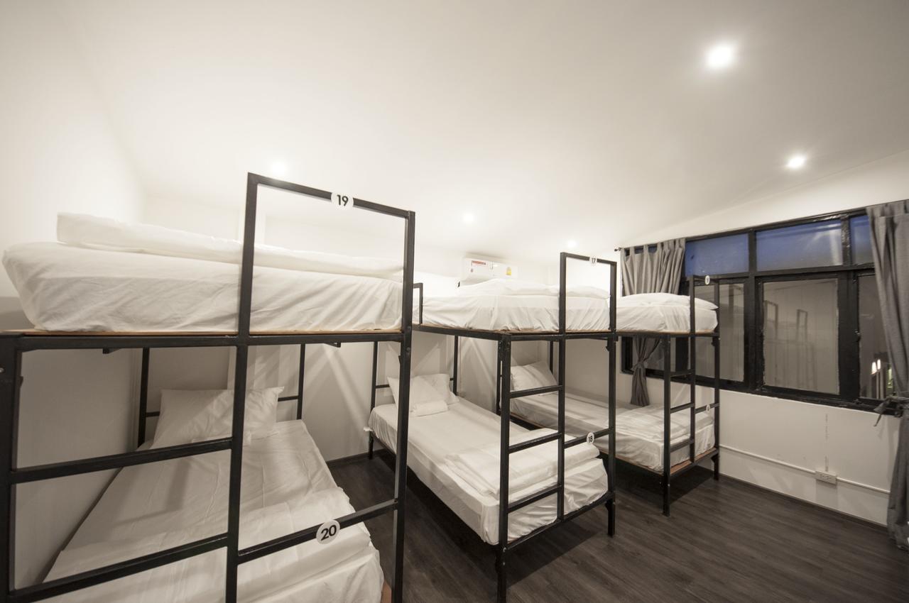 The Hidden House Hostel Bangkok Buitenkant foto