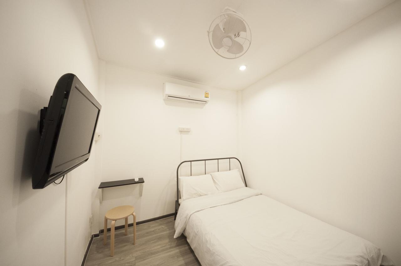 The Hidden House Hostel Bangkok Buitenkant foto