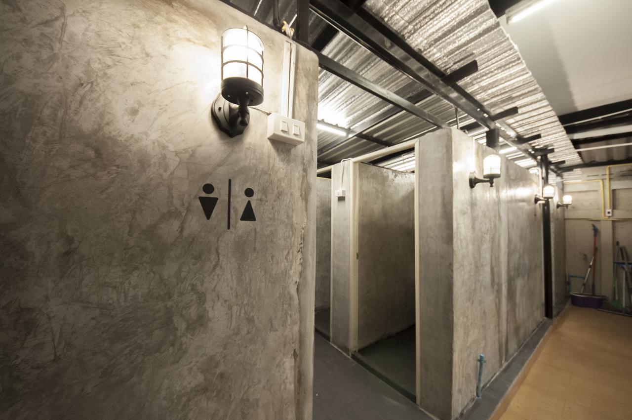 The Hidden House Hostel Bangkok Buitenkant foto