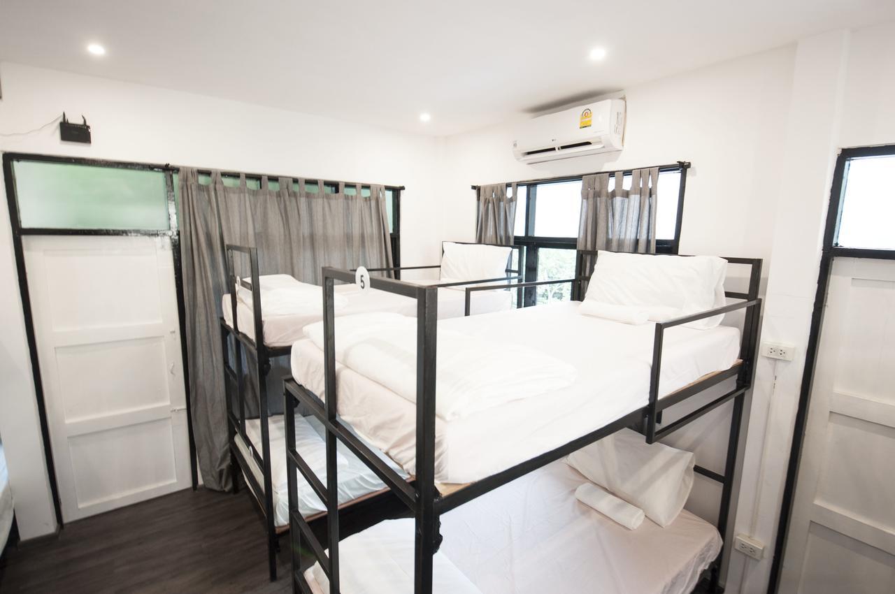 The Hidden House Hostel Bangkok Buitenkant foto
