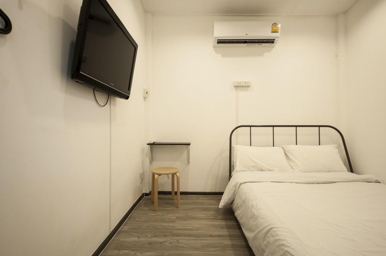 The Hidden House Hostel Bangkok Buitenkant foto
