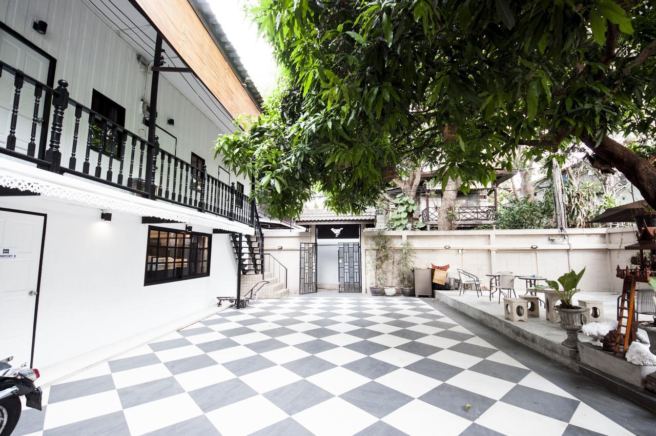 The Hidden House Hostel Bangkok Buitenkant foto