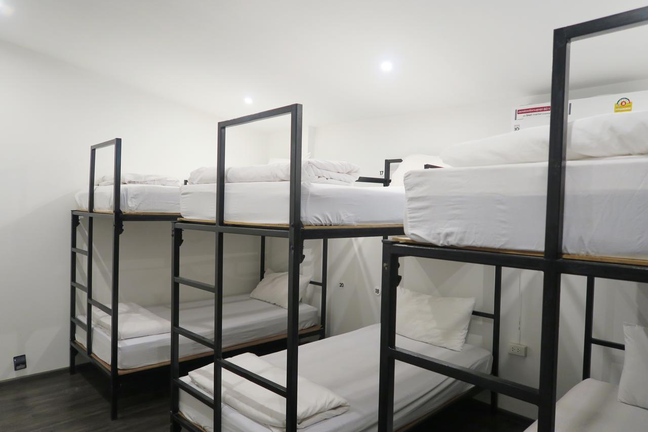 The Hidden House Hostel Bangkok Buitenkant foto