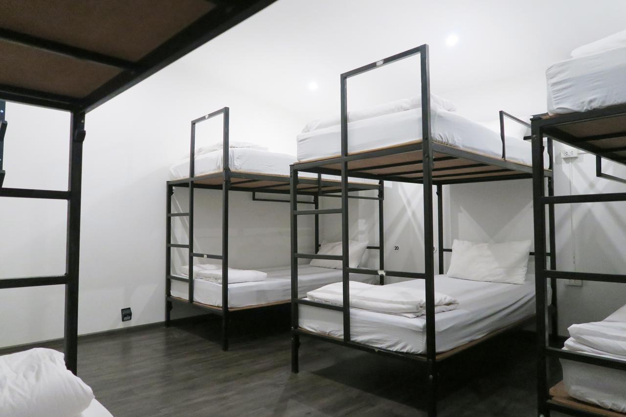 The Hidden House Hostel Bangkok Buitenkant foto