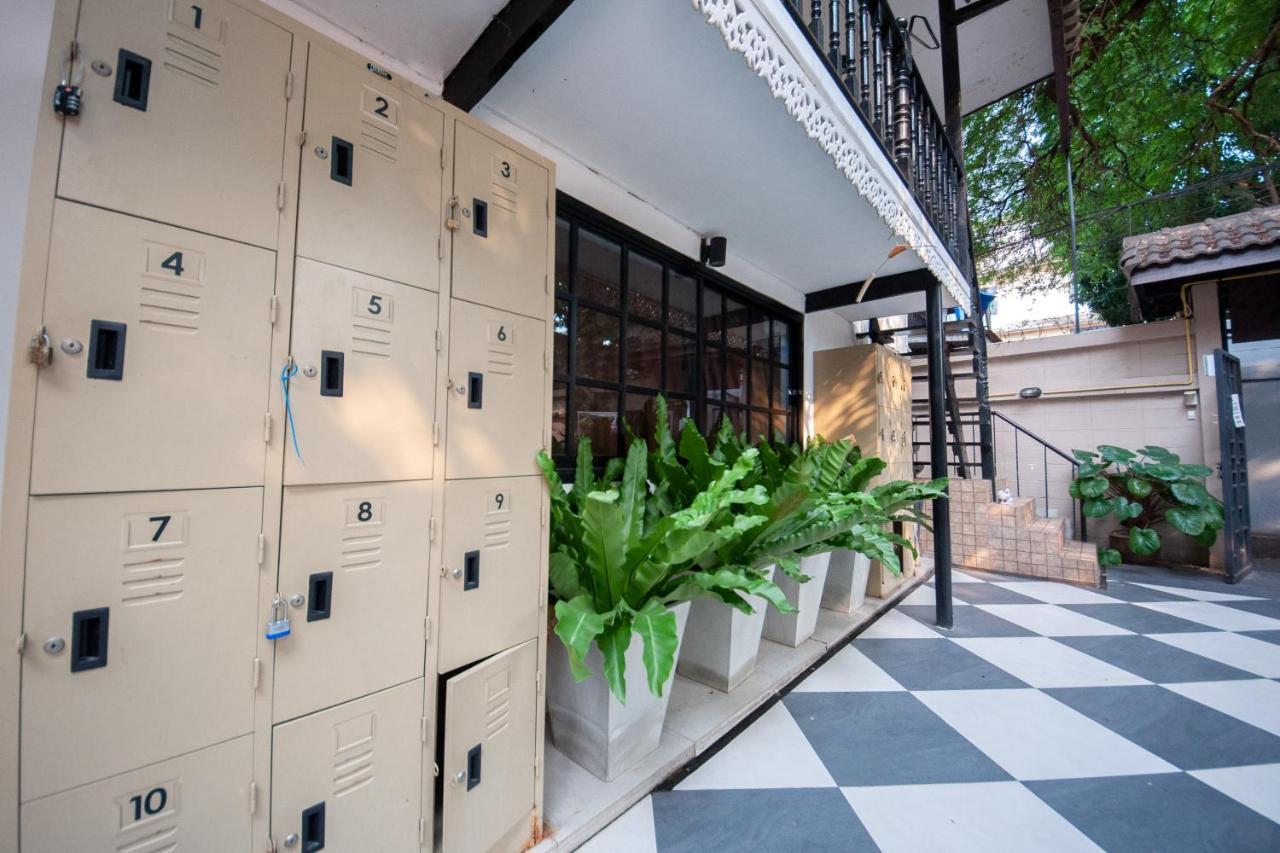 The Hidden House Hostel Bangkok Buitenkant foto