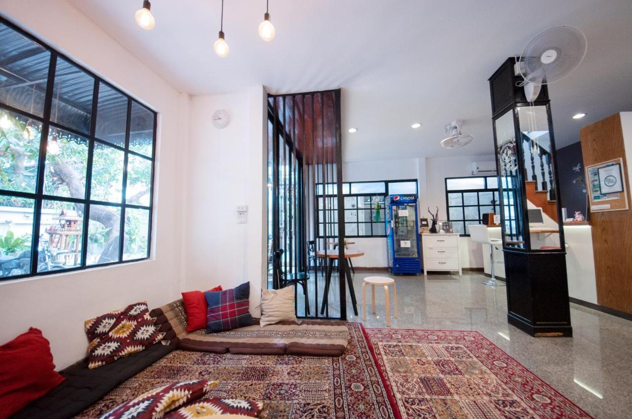 The Hidden House Hostel Bangkok Buitenkant foto