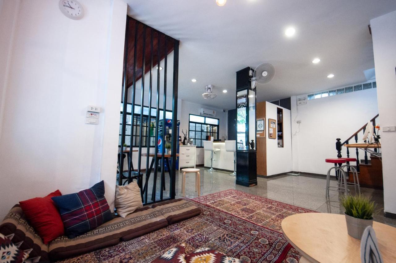 The Hidden House Hostel Bangkok Buitenkant foto
