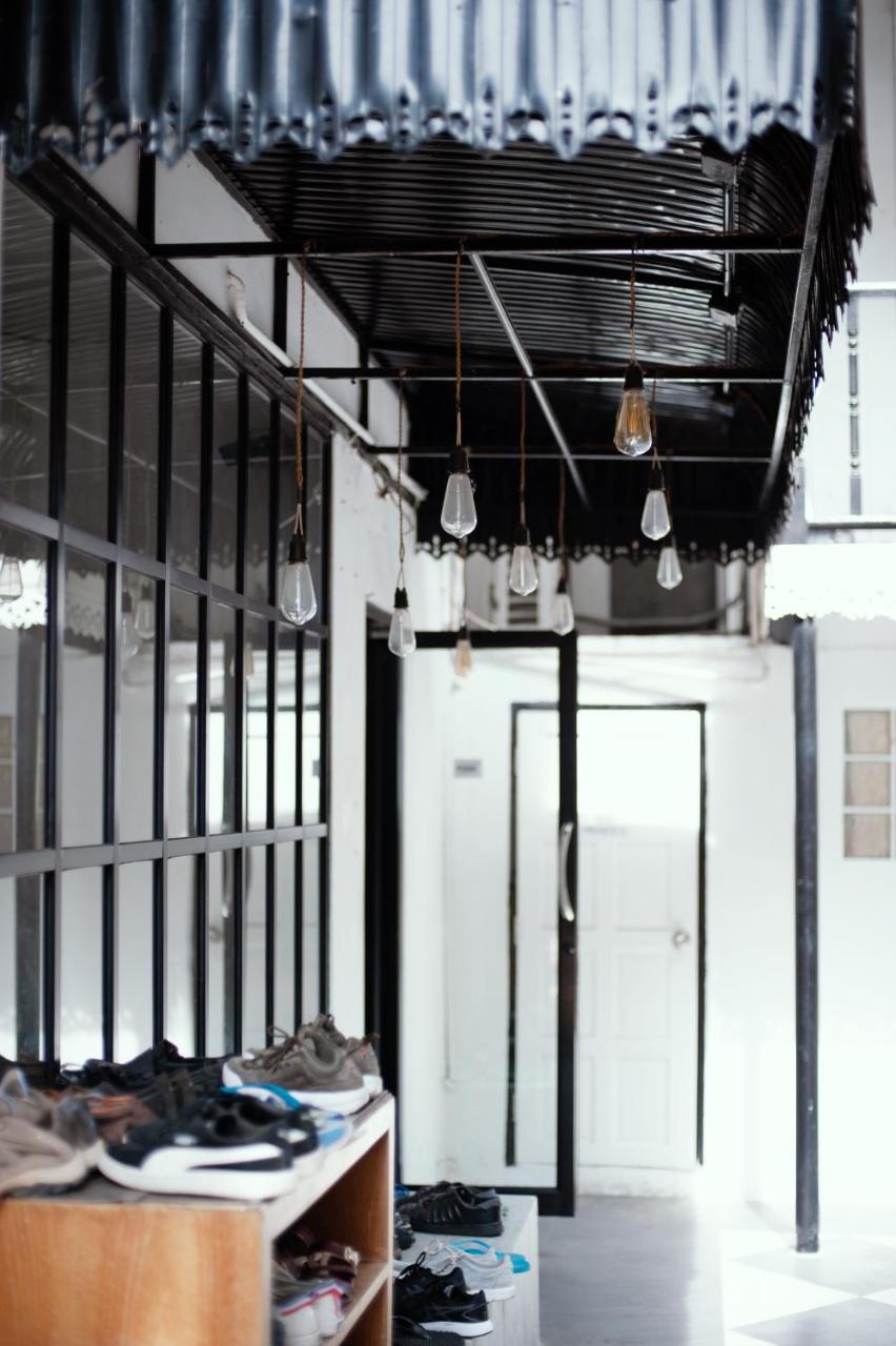 The Hidden House Hostel Bangkok Buitenkant foto