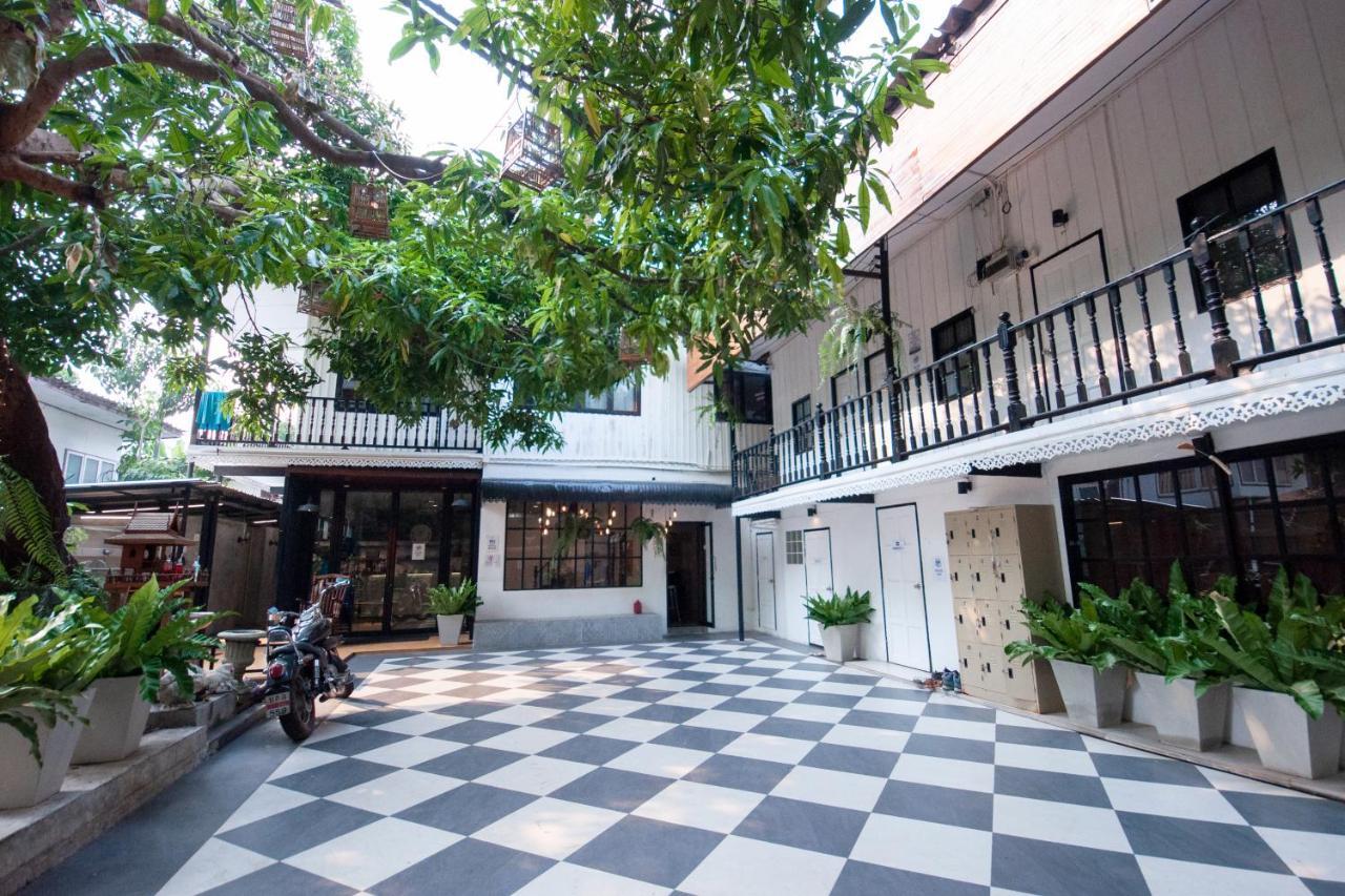 The Hidden House Hostel Bangkok Buitenkant foto
