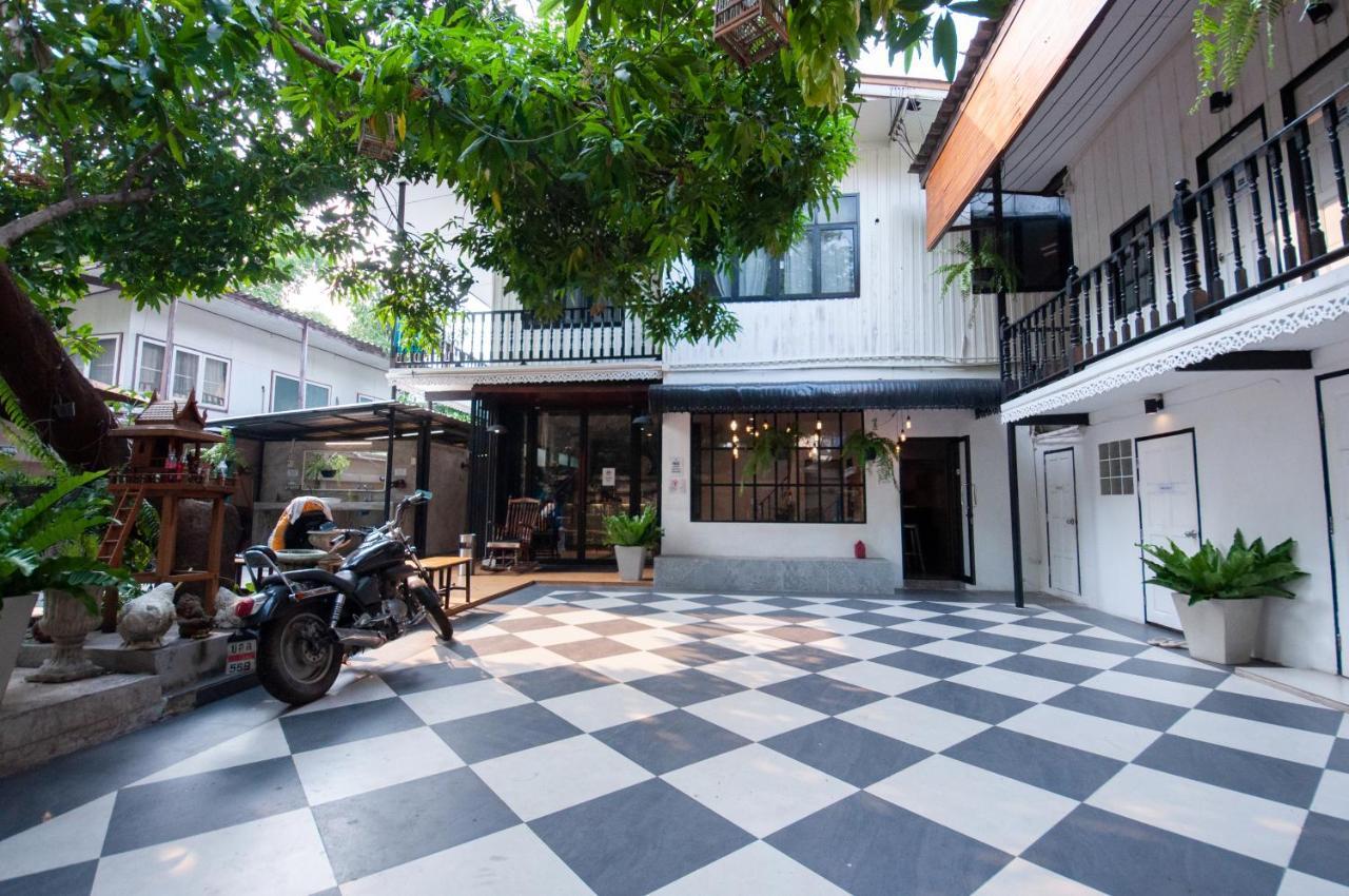 The Hidden House Hostel Bangkok Buitenkant foto