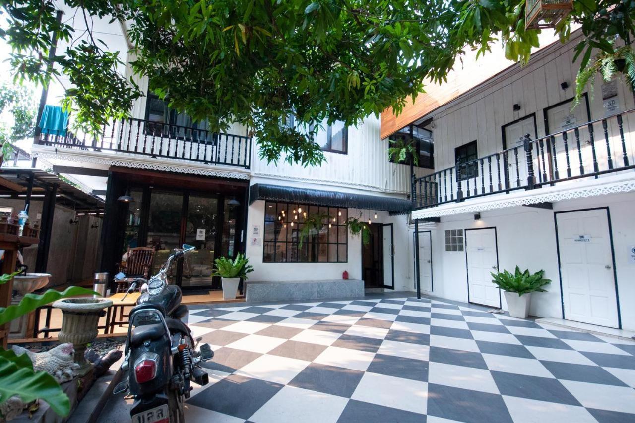 The Hidden House Hostel Bangkok Buitenkant foto