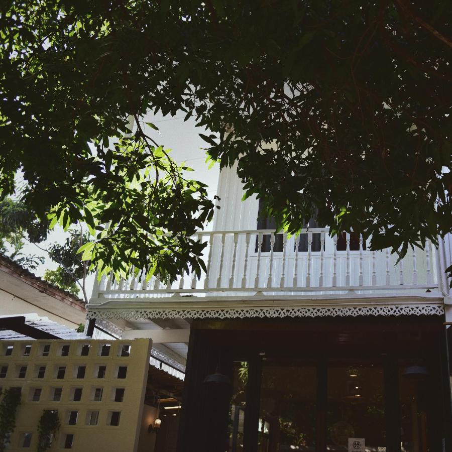 The Hidden House Hostel Bangkok Buitenkant foto
